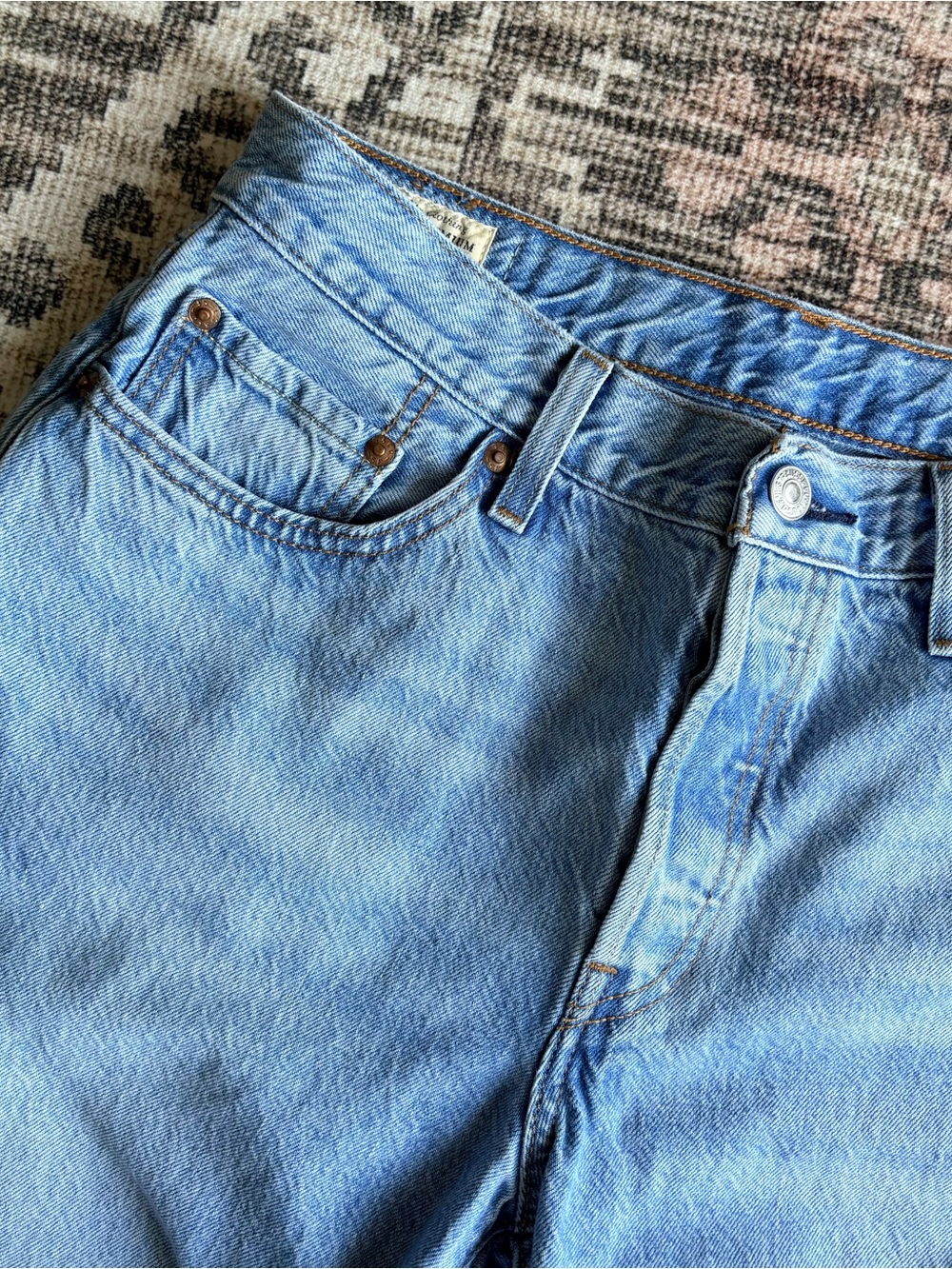 Levi's 501 lightweight 90’s Women's Light Blue Straight-Leg High-Rise Jeans - Picture 6 of 11